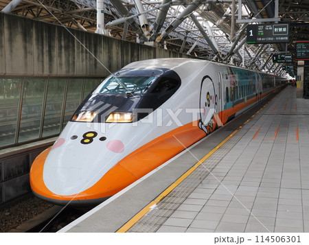台湾高速鉄道 700T型 「カナヘイの小動物」コラボラッピング列車 台中駅にて 台湾高速鉄道 700T型 「カナヘイの小動物」コラボラッピング列車 台中駅にて 114506301