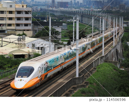 台湾高速鉄道　700T型　「カナヘイの小動物」コラボラッピング列車　快官　高鐵景觀橋にて 114506596