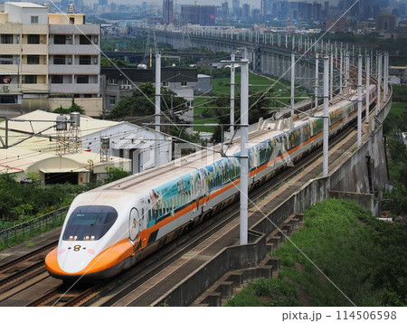 台湾高速鉄道　700T型　「カナヘイの小動物」コラボラッピング列車　快官　高鐵景觀橋にて 114506598