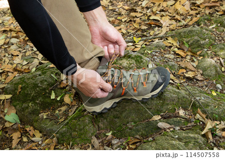 登山靴(トレッキングシューズ)の紐の結び方 登山靴(トレッキングシューズ)の紐の結び方 114507558