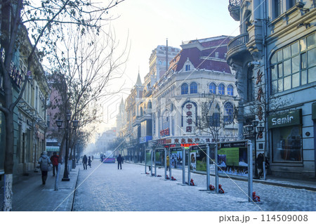 中国黒竜江省ハルビン・真冬の中央大街 / Zhongyang St., Harbin, China 中国黒竜江省ハルビン・真冬の中央大街 / Zhongyang St., Harbin, China 114509008