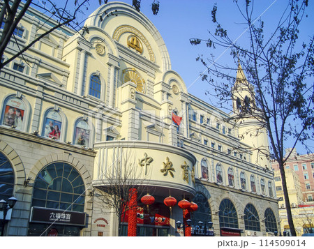 中国ハルビン・中央大街の欧風建築 / Zhongyang St., Harbin, China 114509014