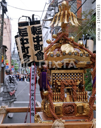 下谷神社大祭の神輿 (東京都台東区) 下谷神社大祭の神輿 (東京都台東区) 114509135