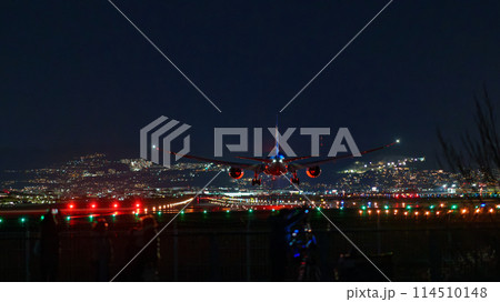 夜景、飛行機、旅行、夜、風景、旅客機、日本、航空機、空、観光、空港、ジェット機、滑走路、ライトアップ 夜景、飛行機、旅行、夜、風景、旅客機、日本、航空機、空、観光、空港、ジェット機、滑走路、ライトアップ 114510148