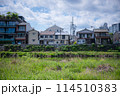 川のある京都の住宅街 114510383