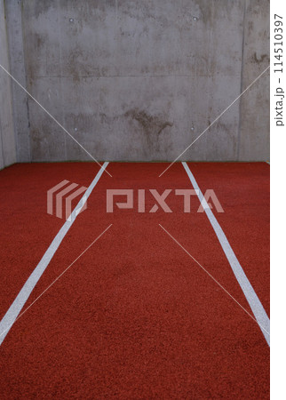 the treadmill drops into a concrete wall	 114510397