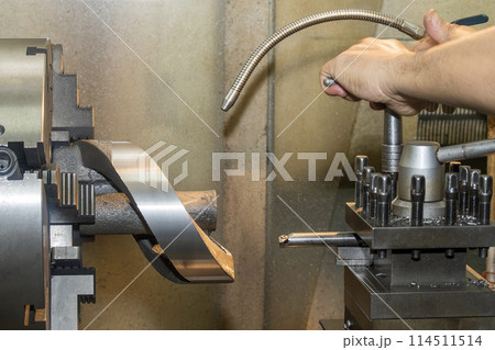The lathe machine finish cutting the cast iron parts. 114511514