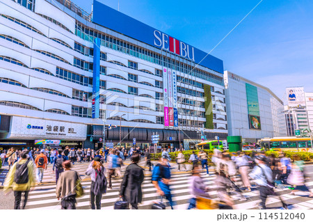 日本の東京都市景観 インバウンド…春めく街…賑わう池袋駅東口、旅行者の姿も目立つ＝31日 114512040