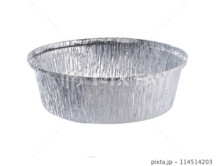 Empty disposable round aluminium foil baking dish isolated on white background. Empty disposable round aluminium foil baking dish isolated on white background. 114514203