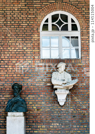 Sculptures on the wall. Sculptures on the wall. 114515004