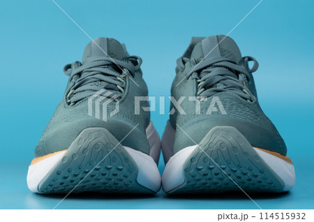 Green modern sport shoes 114515932