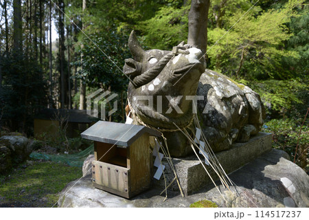 八瀬八幡宮社 臥牛像 京都市左京区 八瀬八幡宮社 臥牛像 京都市左京区 114517237