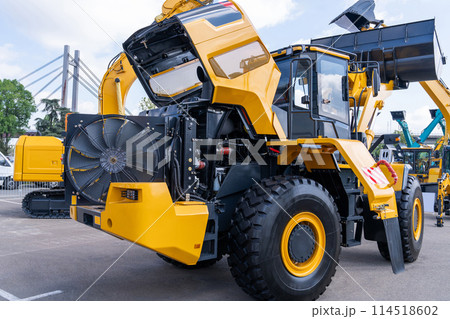 Construction tractor with open hood 114518602