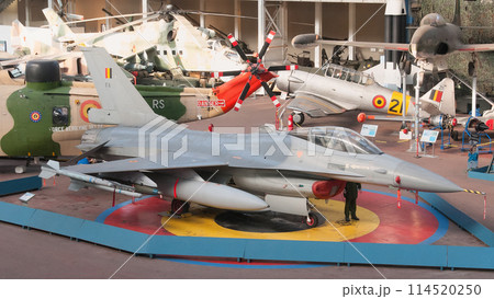 ベルギー王立軍事歴史博物館のF-16戦闘機 114520250