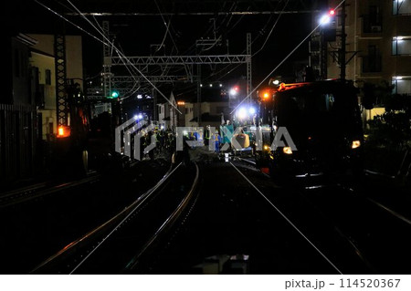 深夜の激闘… 高架化に向け線路切替工事中『春日部～北春日部駅間』上り本線 114520367