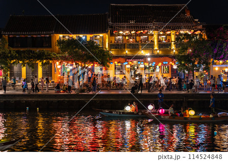 ランタンが美しいホイアンの街並み・ベトナム ランタンが美しいホイアンの街並み・ベトナム 114524848