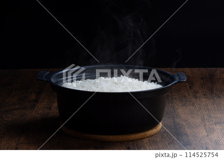 土鍋ご飯　Japanese food 114525754