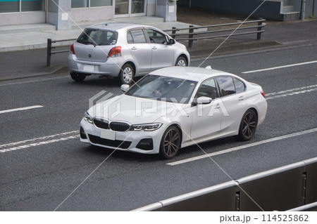 セダン　 道路走行 114525862