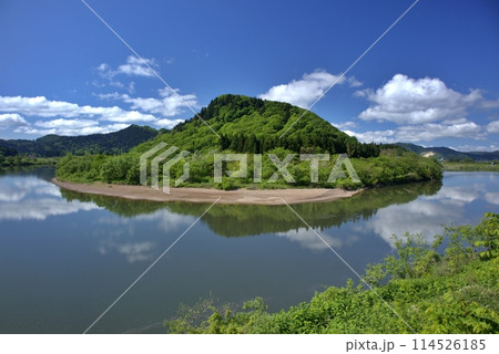 米代川と七座山 114526185