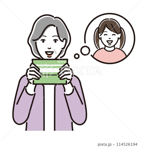 通帳を見て孫を思い浮かべるシニア女性 114526194