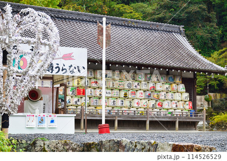 京都　松尾大社　酒樽（京都府京都市西京区） 114526529