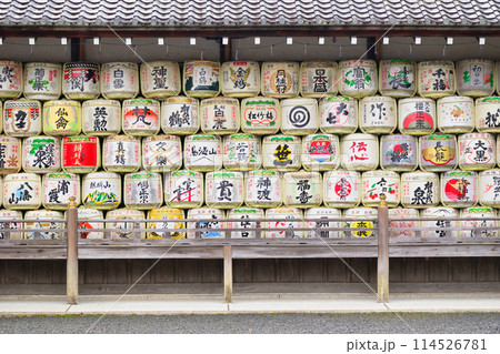 京都　松尾大社　酒樽（京都府京都市西京区） 114526781