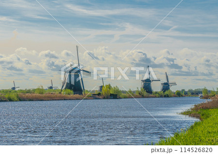 オランダ　キンデルダイク＝ エルスハウトの風車網 114526820