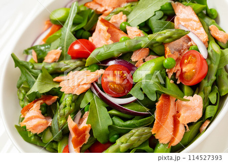 smoked salmon salad with spring veggies in bowl smoked salmon salad with spring veggies in bowl 114527393