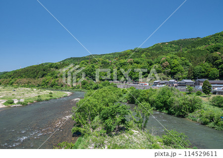 新緑の木津川風景　京都府笠置町 114529611