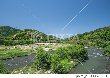 新緑の木津川風景　京都府笠置町 114529621