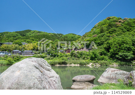 新緑の木津川風景 笠置ボルダー 京都府笠置町 新緑の木津川風景 笠置ボルダー 京都府笠置町 114529869