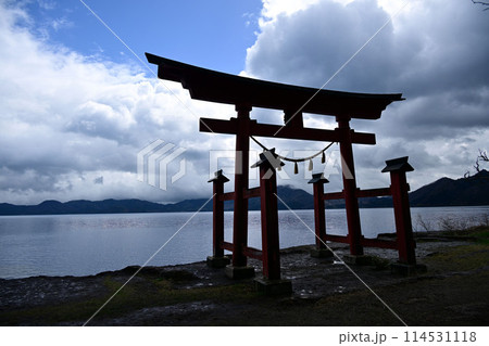 春の田沢湖･御座石神社 114531118