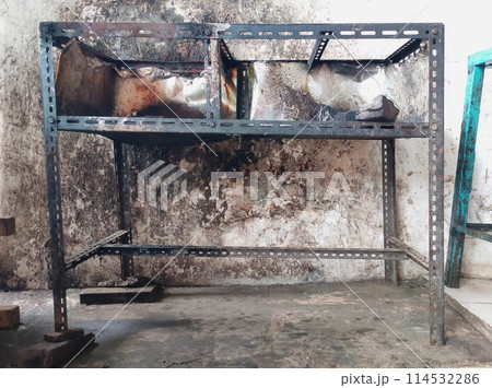The iron table that houses the trader's stove looks dirty, the table has been used for annual trading 114532286