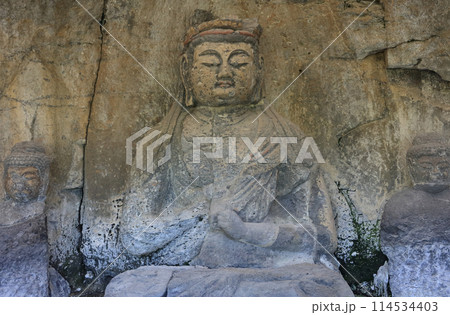 国宝臼杵石仏、古園石仏の中尊「大日如来坐像」 国宝臼杵石仏、古園石仏の中尊「大日如来坐像」 114534403