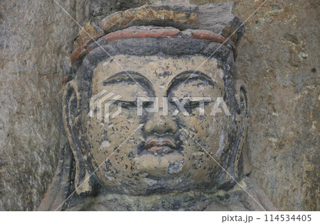 国宝臼杵石仏、古園石仏の中尊「大日如来坐像」 114534405