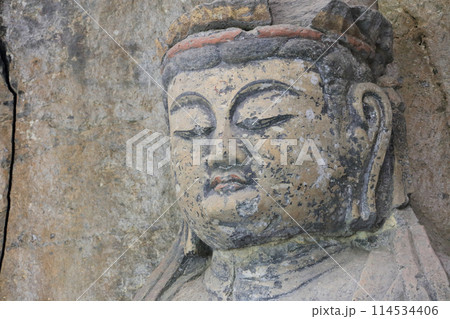 国宝臼杵石仏、古園石仏の中尊「大日如来坐像」 114534406