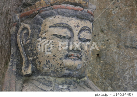 国宝臼杵石仏、古園石仏の中尊「大日如来坐像」 114534407