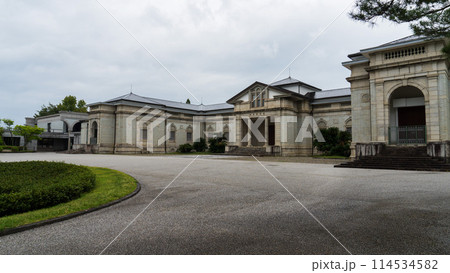 斜めに見る神宮徴古館【伊勢神宮】三重県伊勢市 114534582