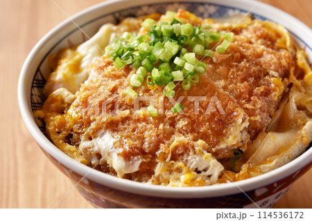 カツ丼 114536172