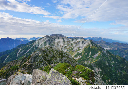 険しく危険な岩山の劒岳登山の風景（剱岳,剣岳） 114537685