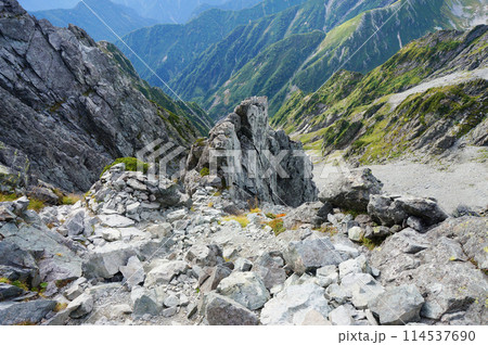 険しく危険な岩山の劒岳登山の風景(剱岳,剣岳) 険しく危険な岩山の劒岳登山の風景(剱岳,剣岳) 114537690