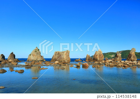 【和歌山県】快晴の潮岬の橋杭岩（紀伊半島） 114538148