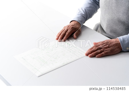 シニア夫婦　離婚届 114538485