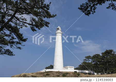 日本海の沿岸に建つ出雲日御碕灯台 日本海の沿岸に建つ出雲日御碕灯台 114539003