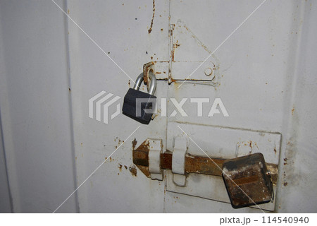 Massive, the padlocks.Two castles.Garage lock. Massive, the padlocks.Two castles.Garage lock. 114540940