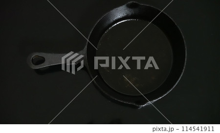 鉄のスキレット 114541911