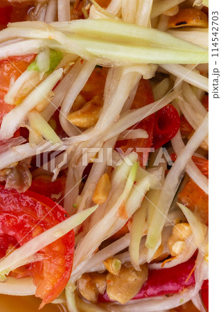 papaya salad isolated on white background. papaya salad isolated on white background. 114542703