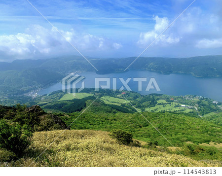 山頂からみた芦ノ湖と箱根の風景 山頂からみた芦ノ湖と箱根の風景 114543813