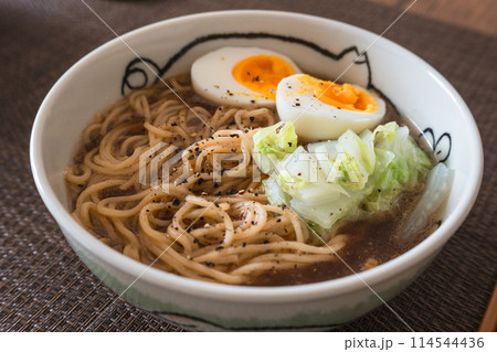 素朴な醤油ラーメン 114544436