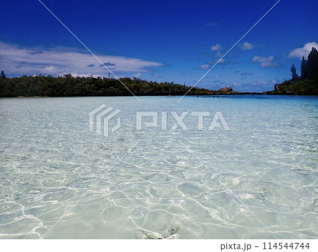 ニューカレドニア イルデパンの天然プール 海 波紋 114544744
